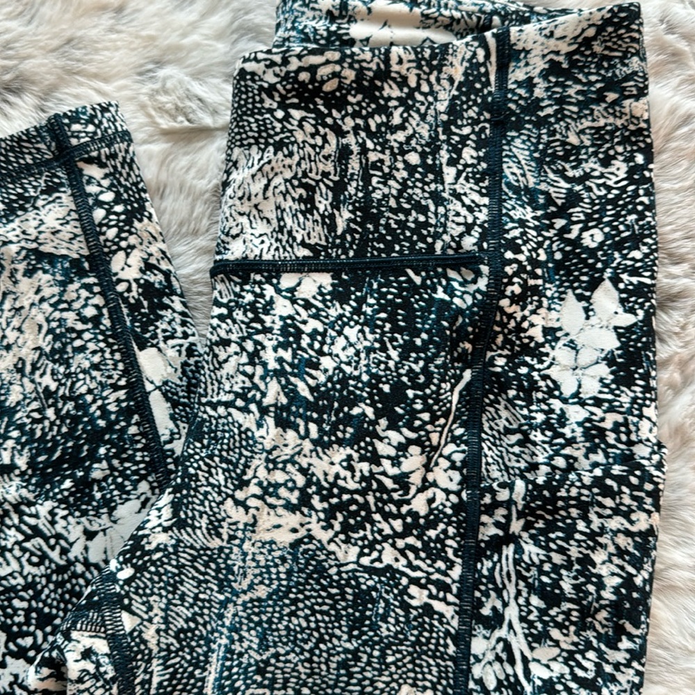 Lululemon Teal/White Leggings